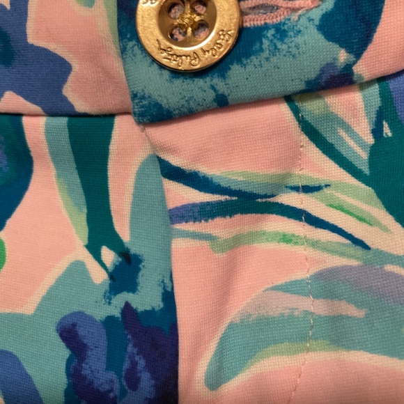 Lilly Pulitzer Scalloped Floral Shorts - Picture 3 of 12